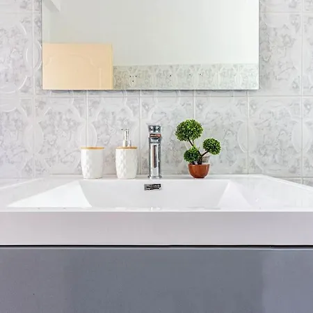 34 - & Access Himarë